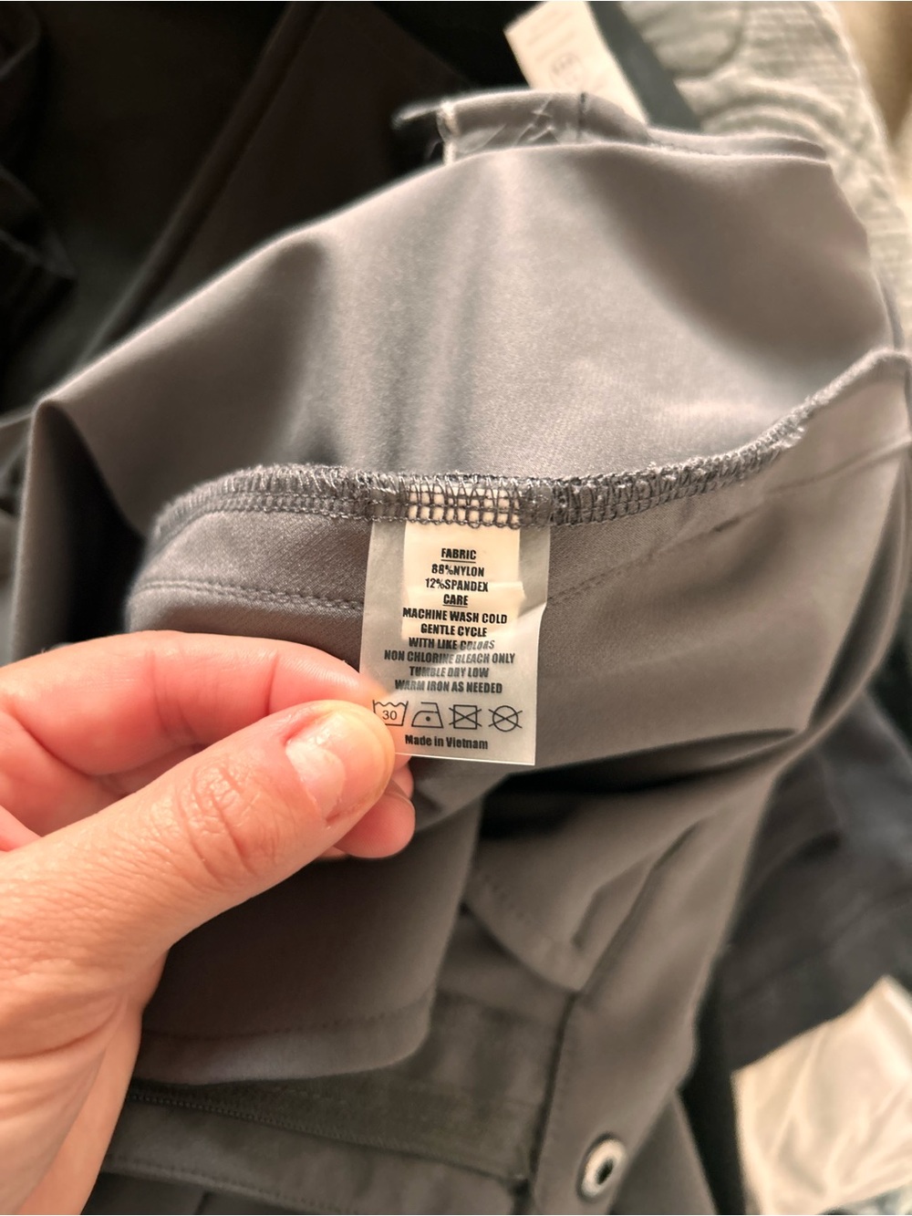 State & Liberty Men’s athletic fit tech chino charcoal NWOT - Picture 8 of 9